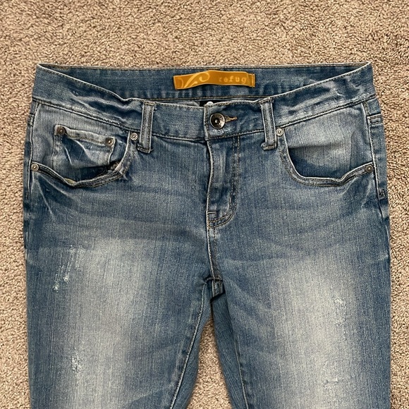 2/$20 Charlotte Russe Refuge Distressed Crop Jeans, Size 3 - Picture 2 of 6